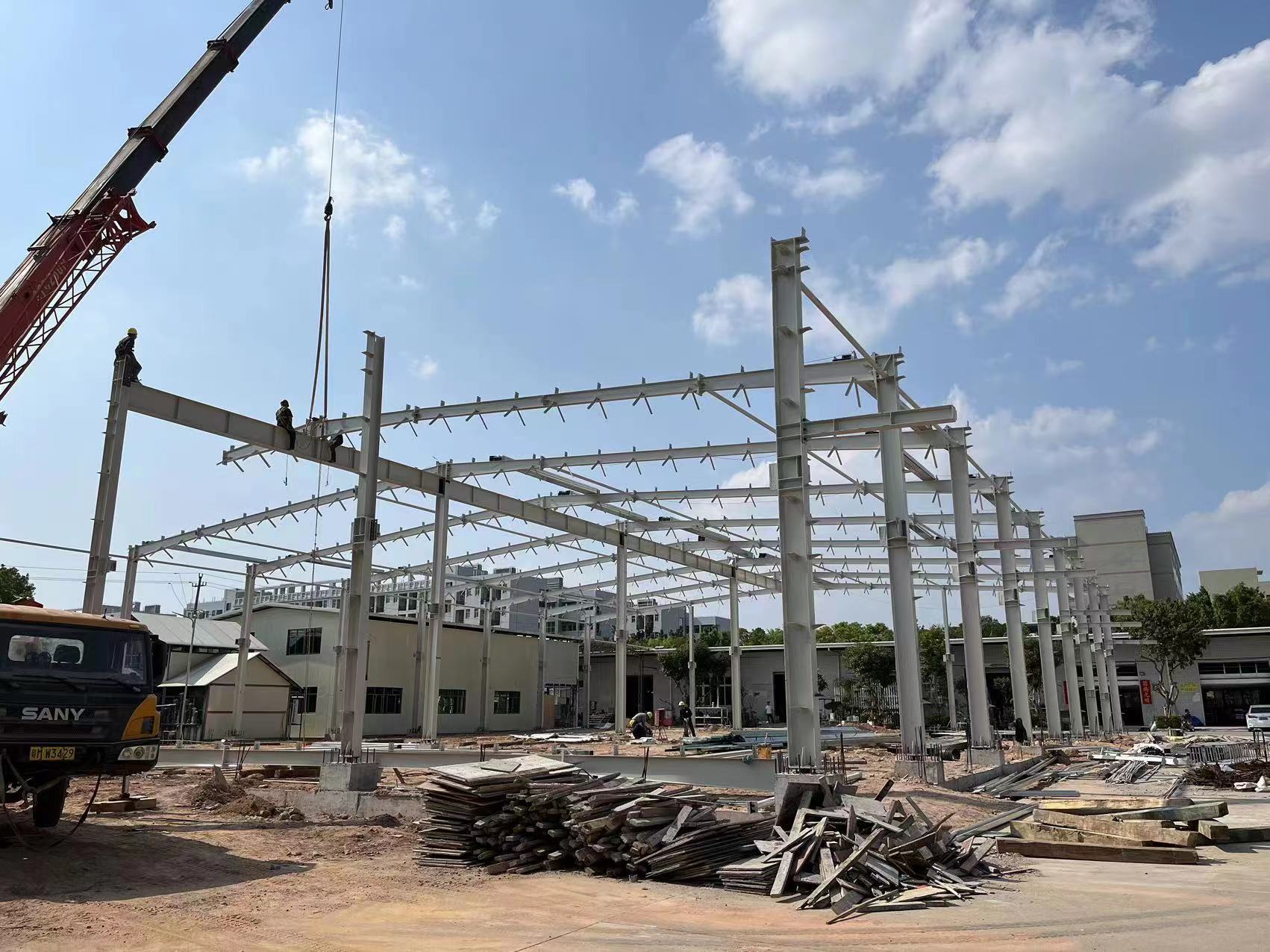 鋼結(jié)構(gòu)建筑不得不反復(fù)強(qiáng)調(diào)的優(yōu)勢(shì)    廣州鋼結(jié)構(gòu)公司選擇廣州經(jīng)緯鋼結(jié)構(gòu)工程有限公司 咨詢電話：13925156722