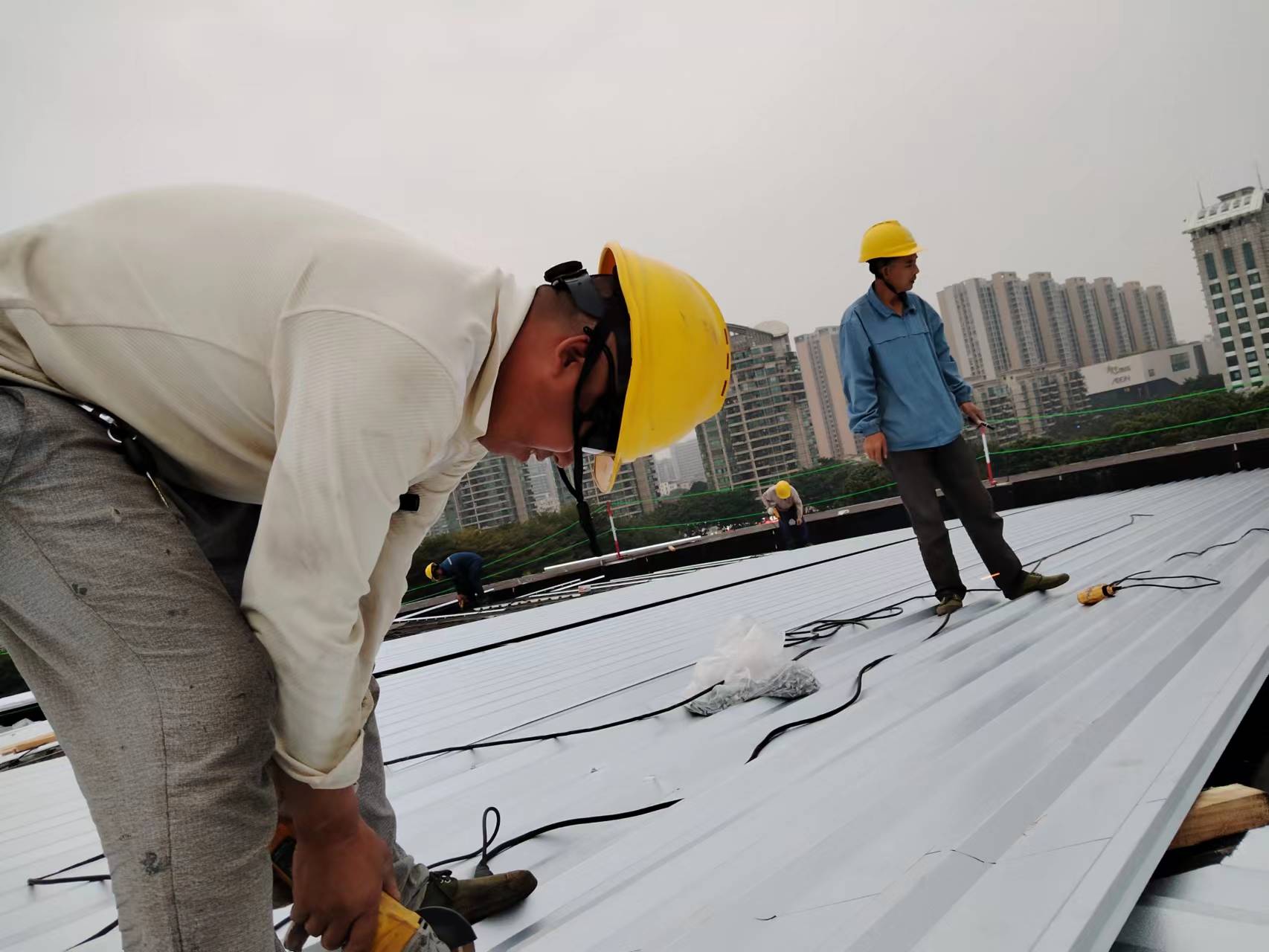 鋼結構工程冬季需注意哪些施工問題？  廣州鋼結構公司選擇廣州經緯鋼結構工程有限公司  咨詢電話 ：13925156722