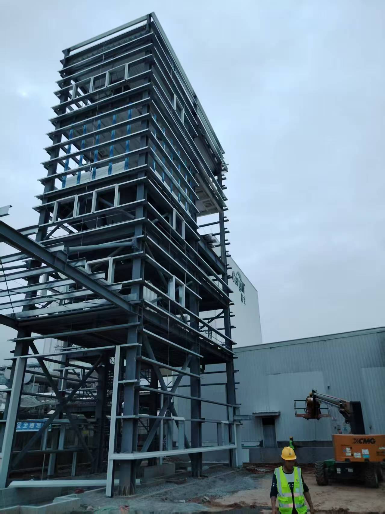 廣州鋼結(jié)構(gòu)雨棚詳細(xì)施工流程 鋼結(jié)構(gòu)工程,和廣州網(wǎng)架項(xiàng)目選擇廣州經(jīng)緯鋼結(jié)構(gòu)工程有限公司  咨詢電話：13925156722